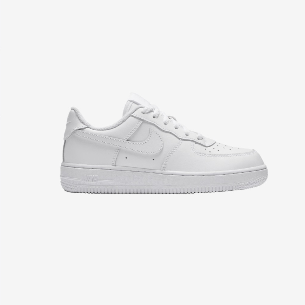 Big Kids size 3 - white Air Force One Low - very good condition